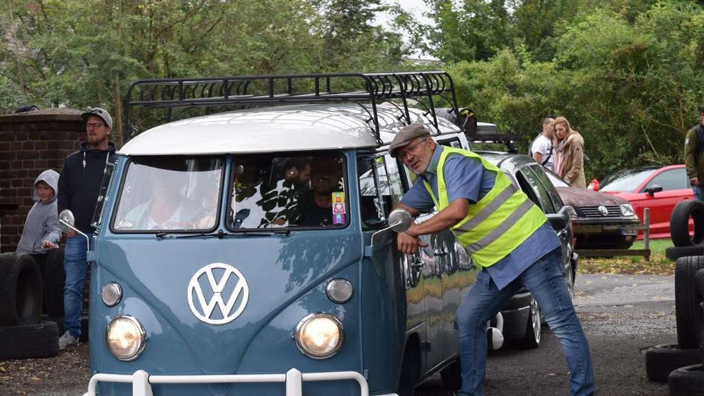Schaulaufen an der Oldtimer-Remise: „Tief im Hof“ gab’s viel zu entdecken